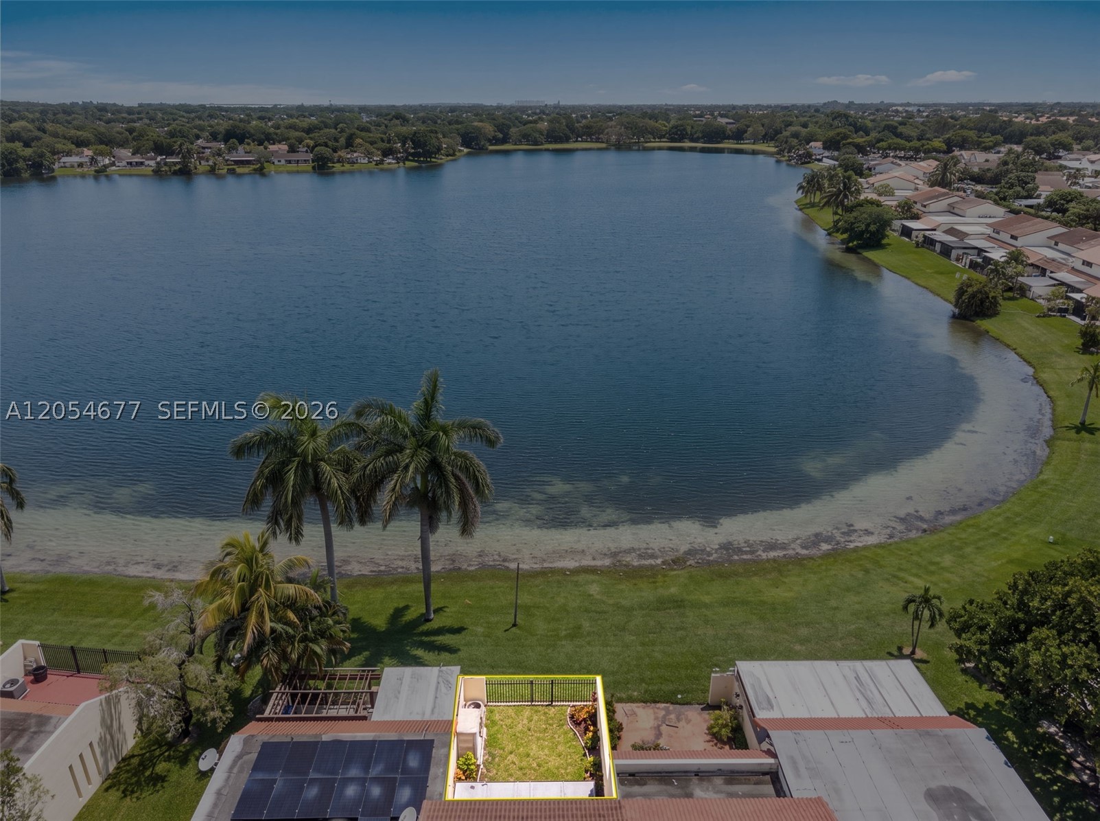 TOWNHOMES OF COUNTRY LAKE - Residential