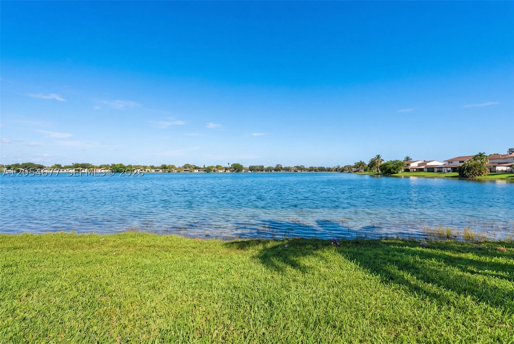TOWNHOMES OF COUNTRY LAKE - Residential