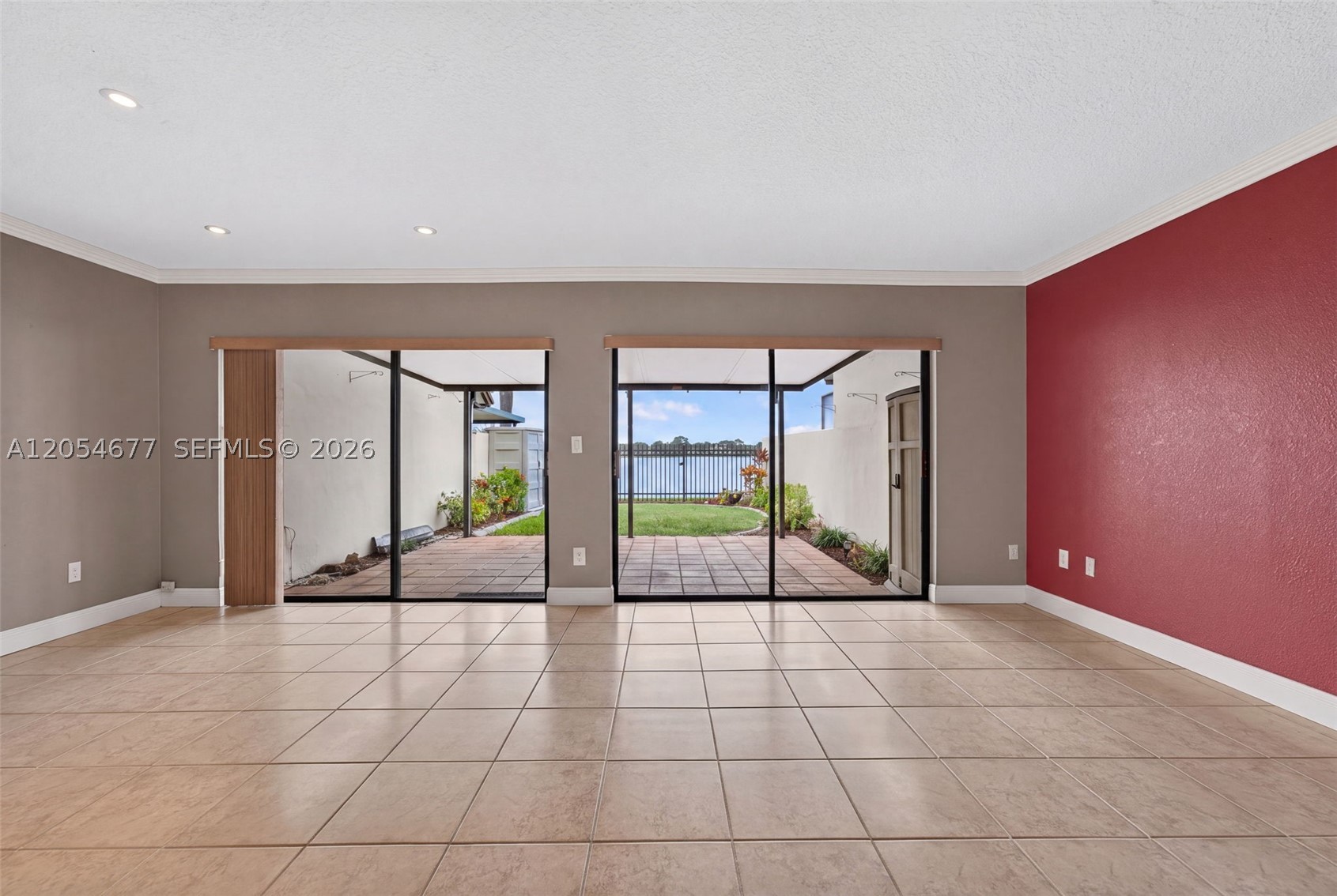 TOWNHOMES OF COUNTRY LAKE - Residential