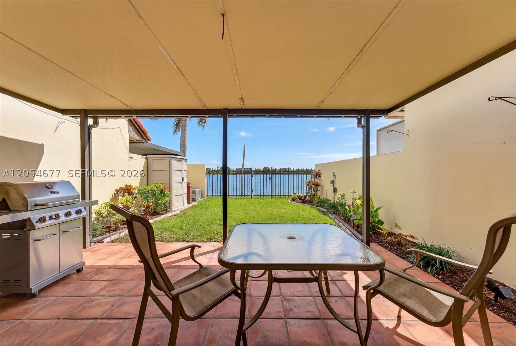TOWNHOMES OF COUNTRY LAKE - Residential