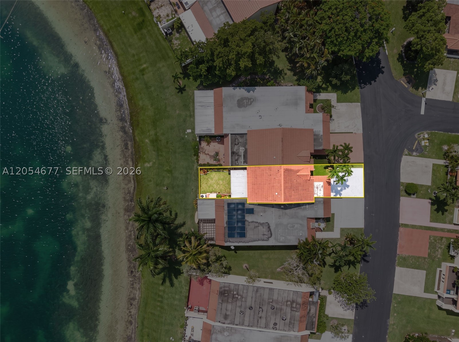 TOWNHOMES OF COUNTRY LAKE - Residential