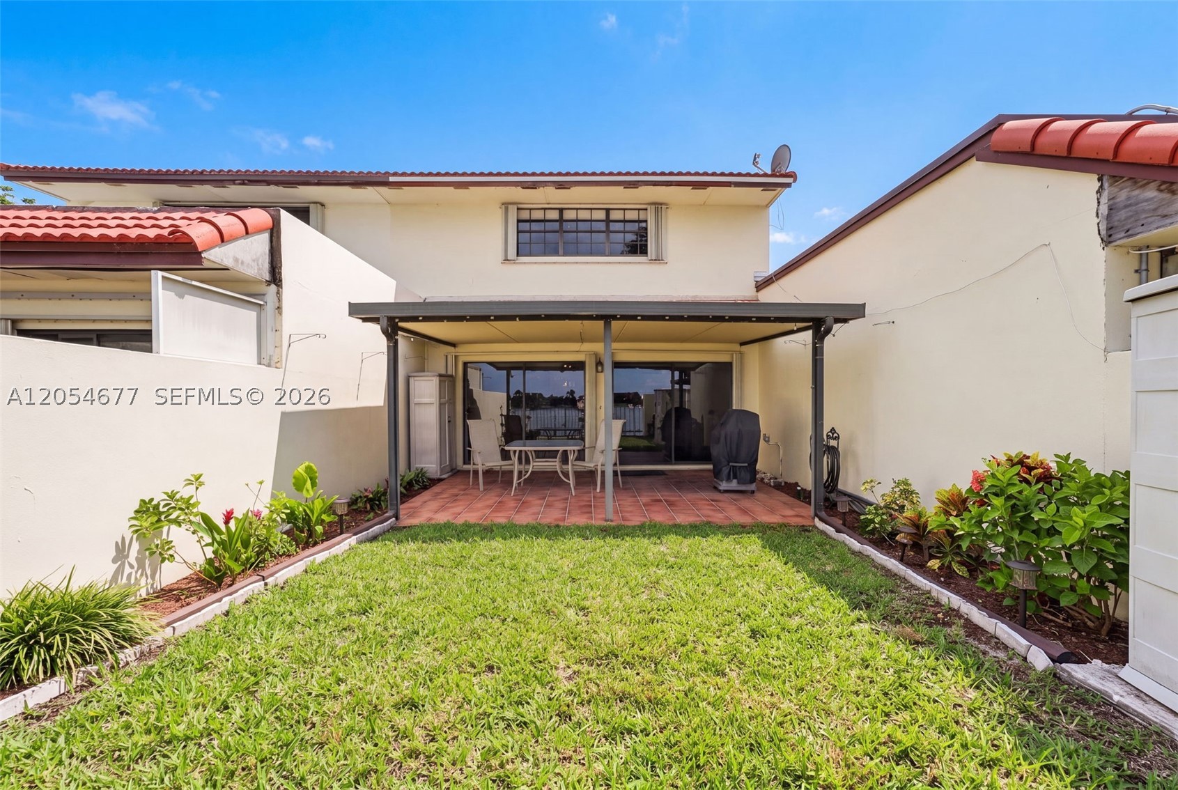 TOWNHOMES OF COUNTRY LAKE - Residential