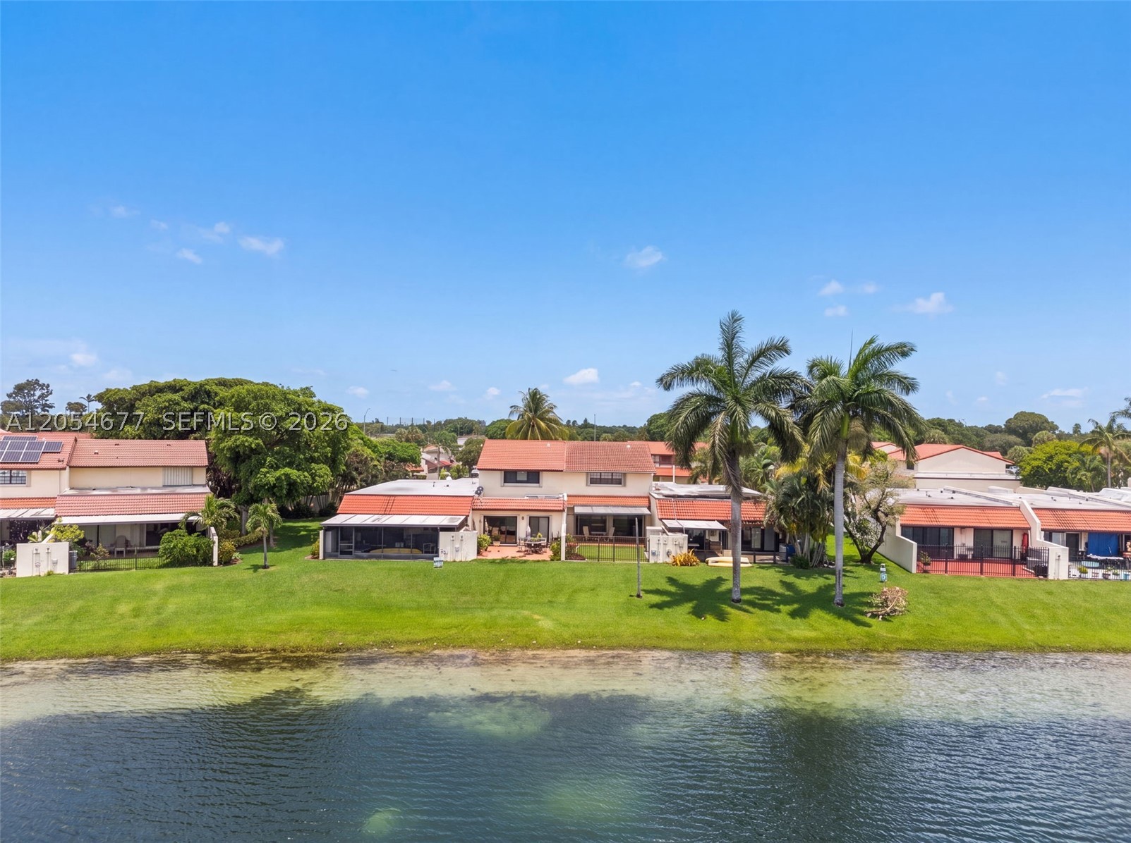TOWNHOMES OF COUNTRY LAKE - Residential