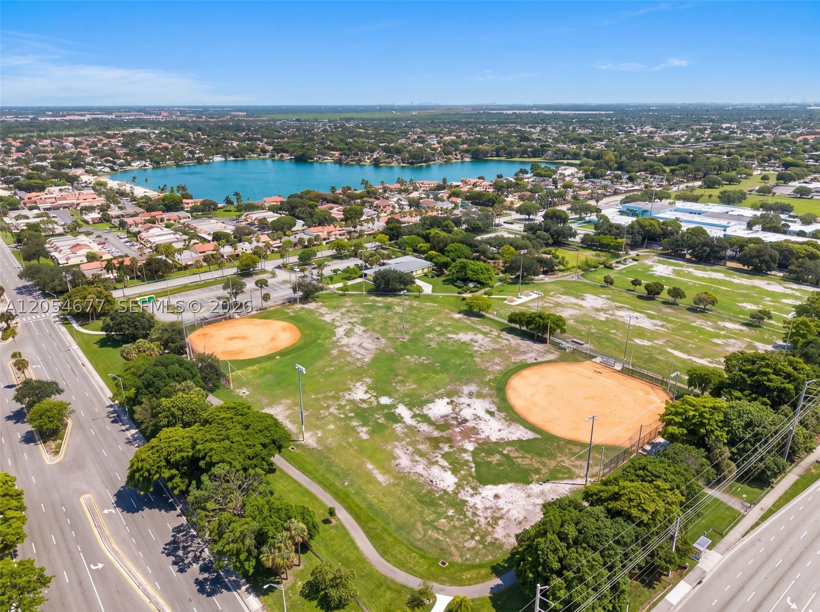 TOWNHOMES OF COUNTRY LAKE - Residential