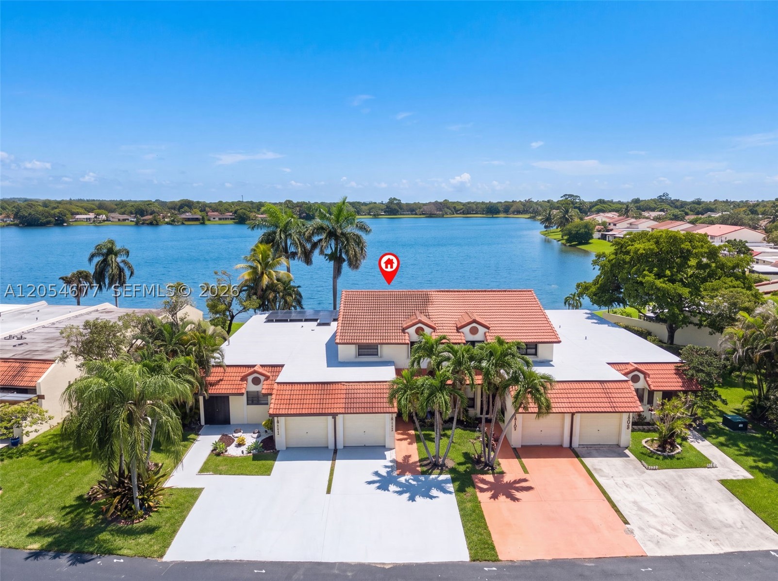 TOWNHOMES OF COUNTRY LAKE - Residential