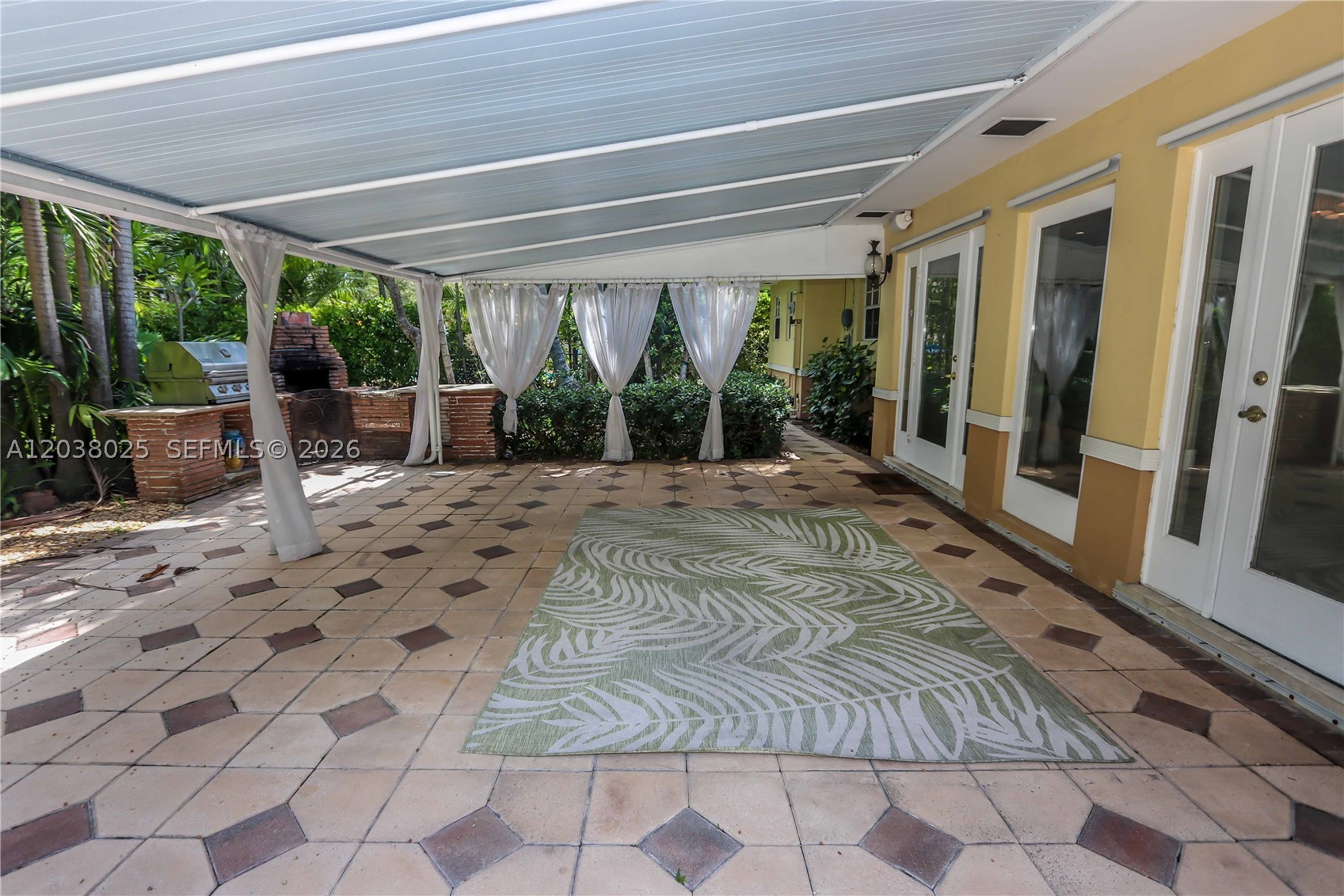 HOLLYWOOD LAKES SECTION - Residential Lease