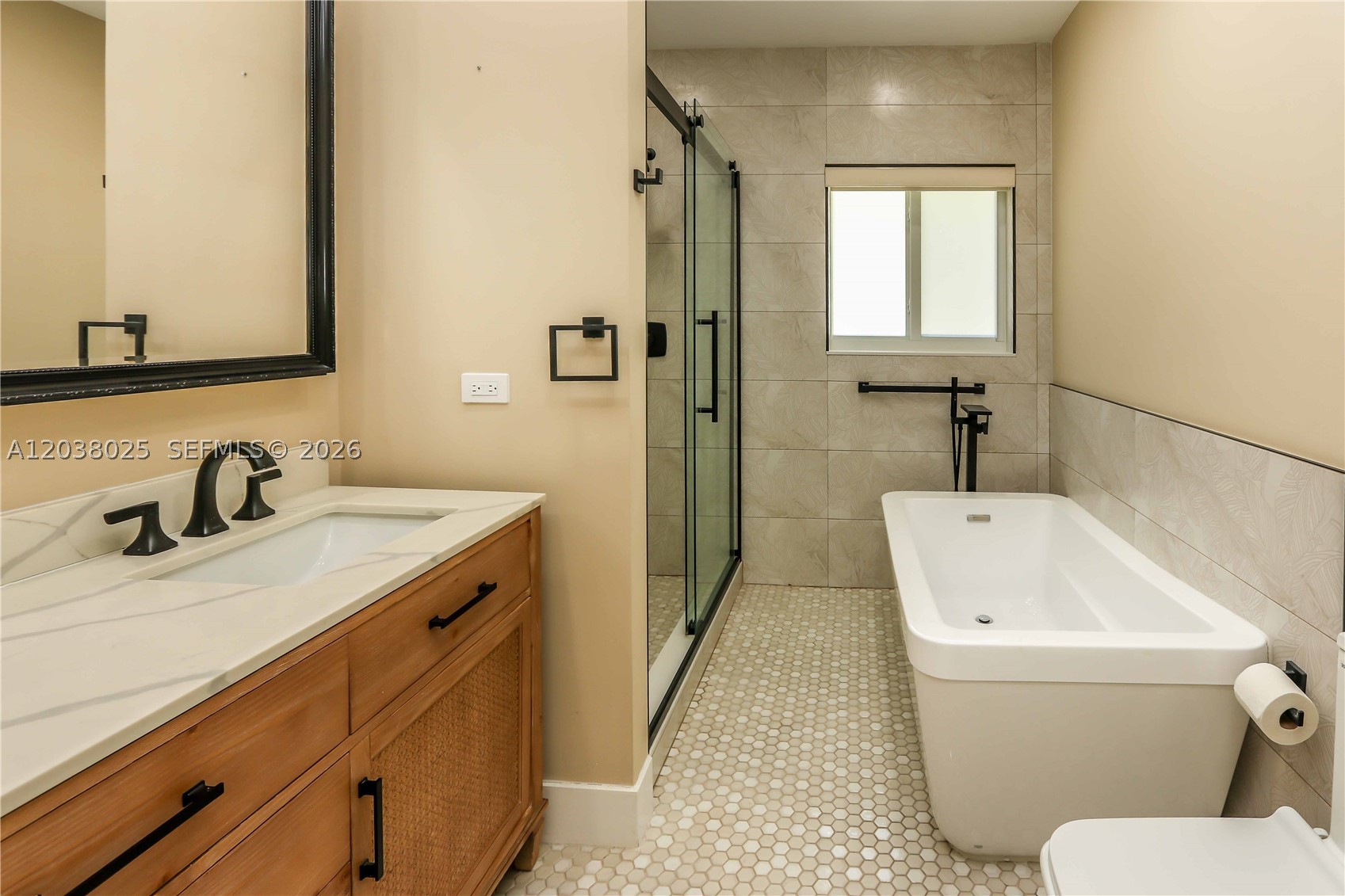 HOLLYWOOD LAKES SECTION - Residential Lease