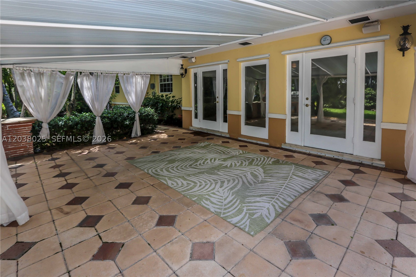 HOLLYWOOD LAKES SECTION - Residential Lease