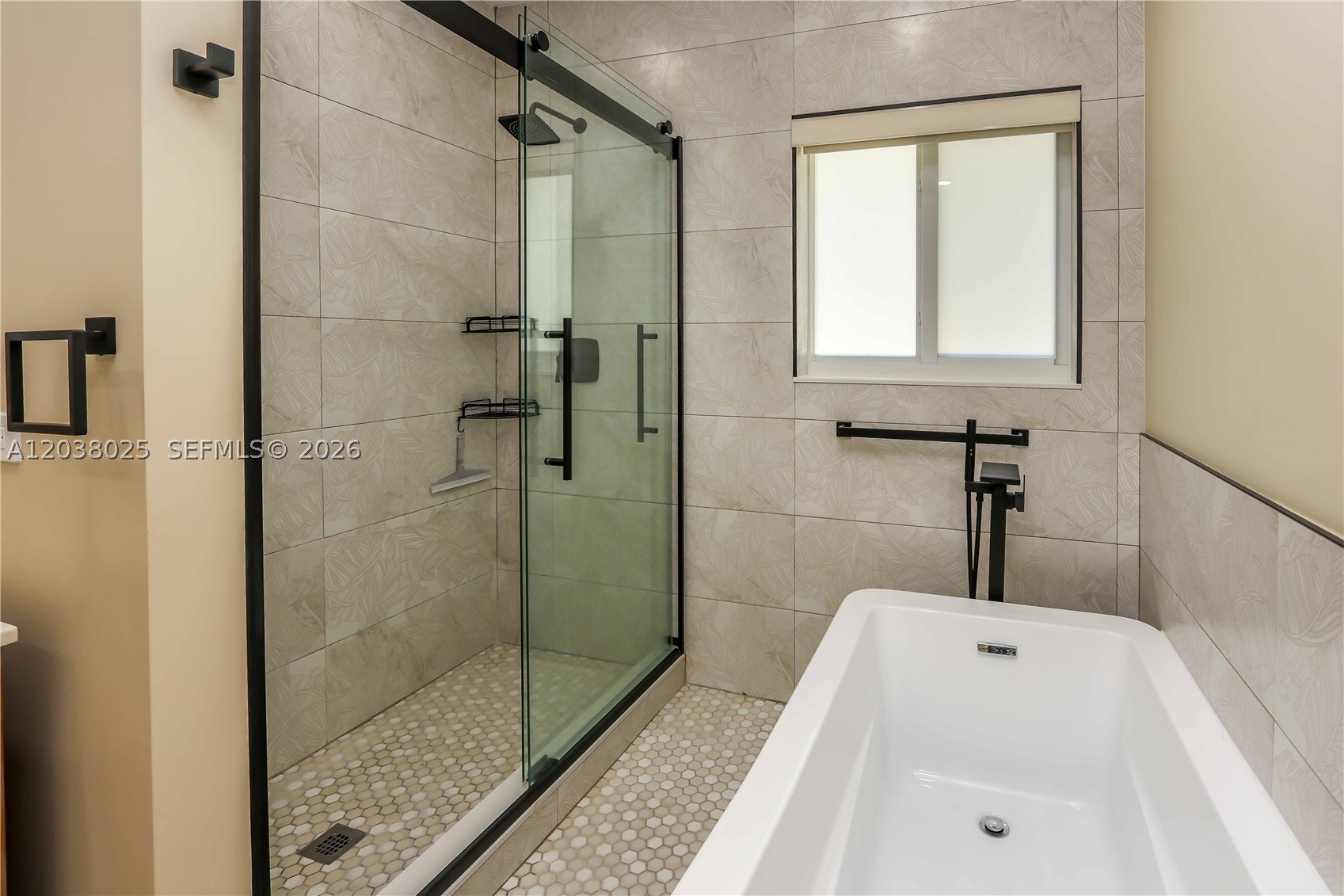 HOLLYWOOD LAKES SECTION - Residential Lease