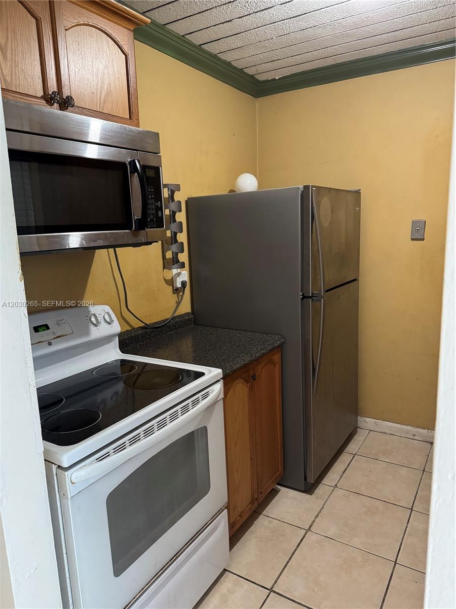 REGENCY COVE CONDO - Residential Lease