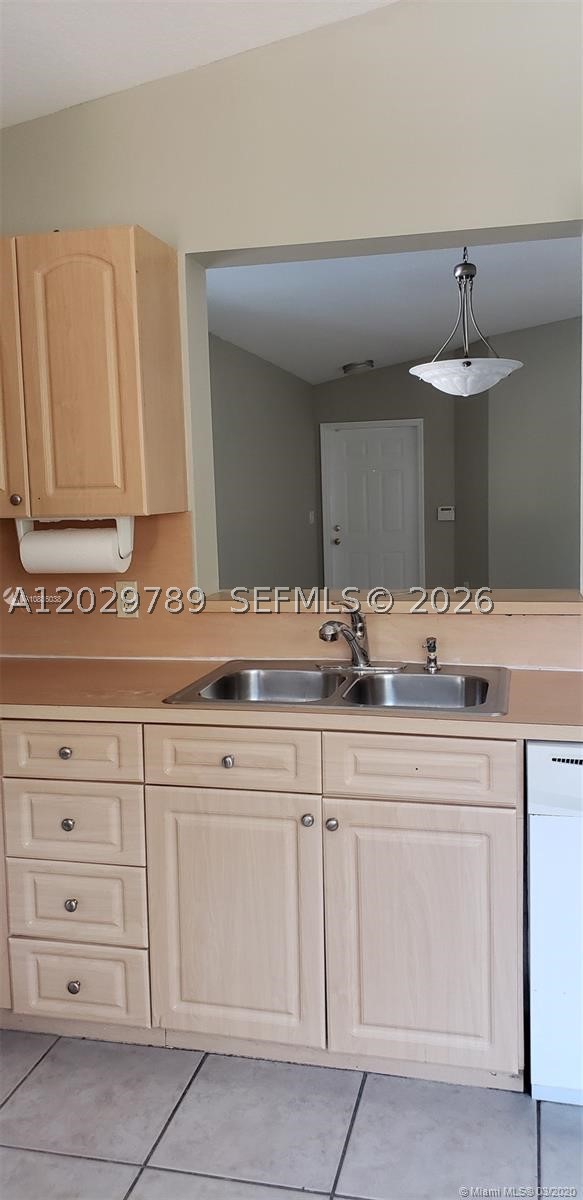 COVE AT FRENCH VILLAS CON - Residential Lease