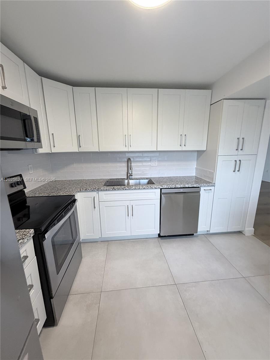 BELASERA AT PINE ISLAND C - Residential Lease