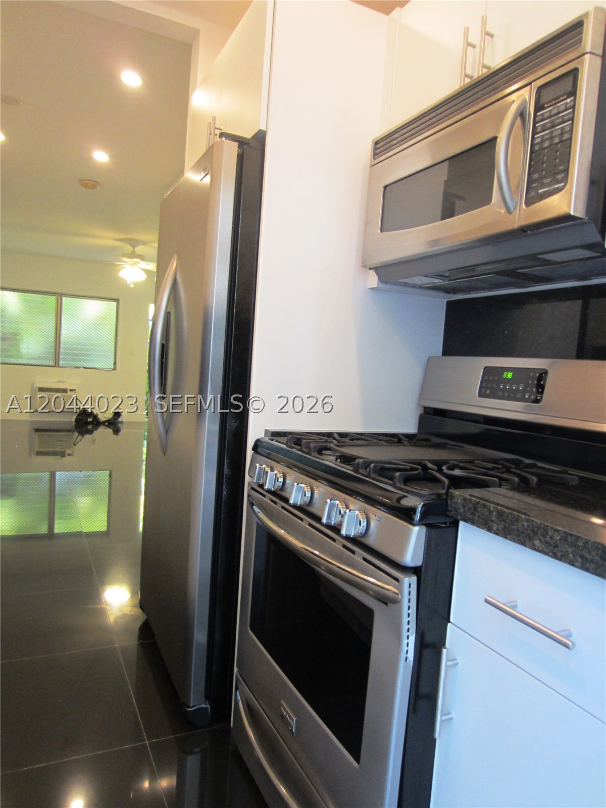 THE BEVERLY ARMS CONDO - Residential Lease