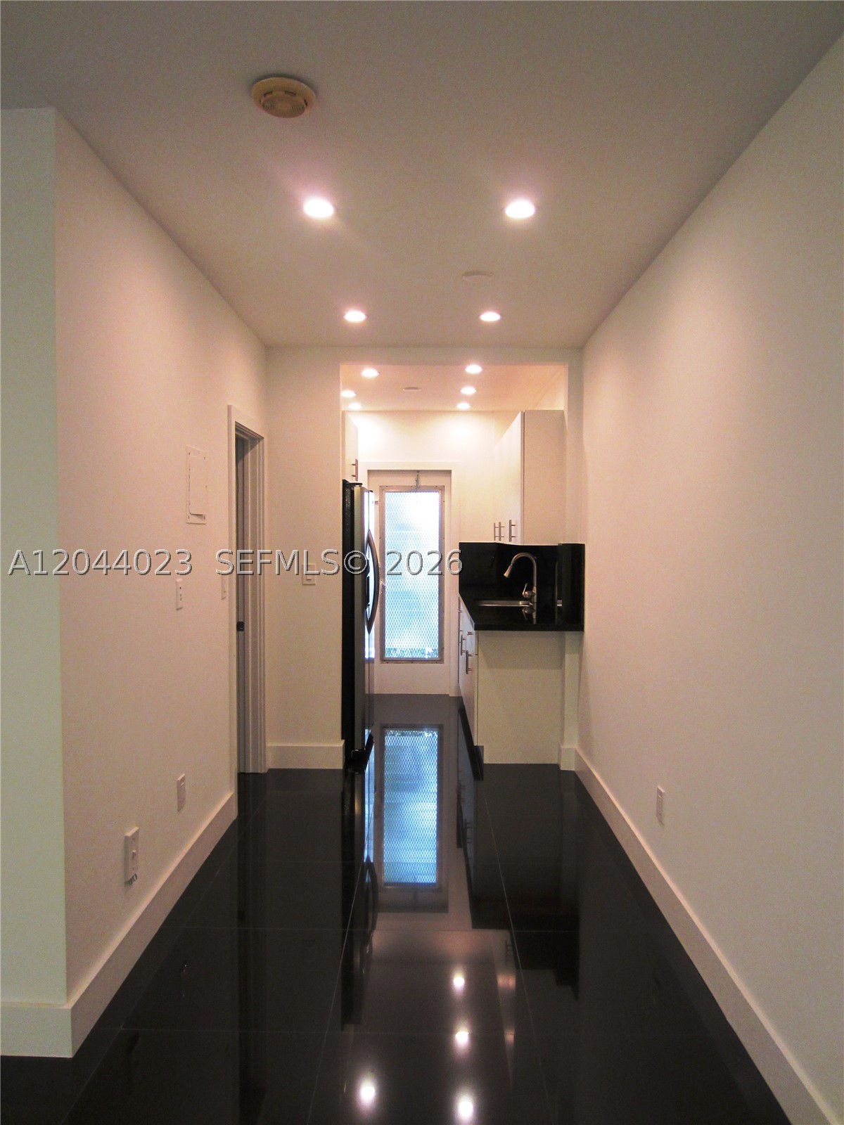 THE BEVERLY ARMS CONDO - Residential Lease