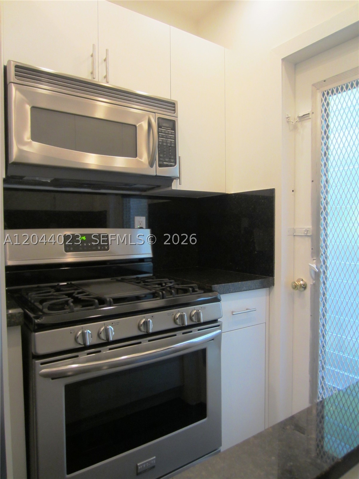 THE BEVERLY ARMS CONDO - Residential Lease