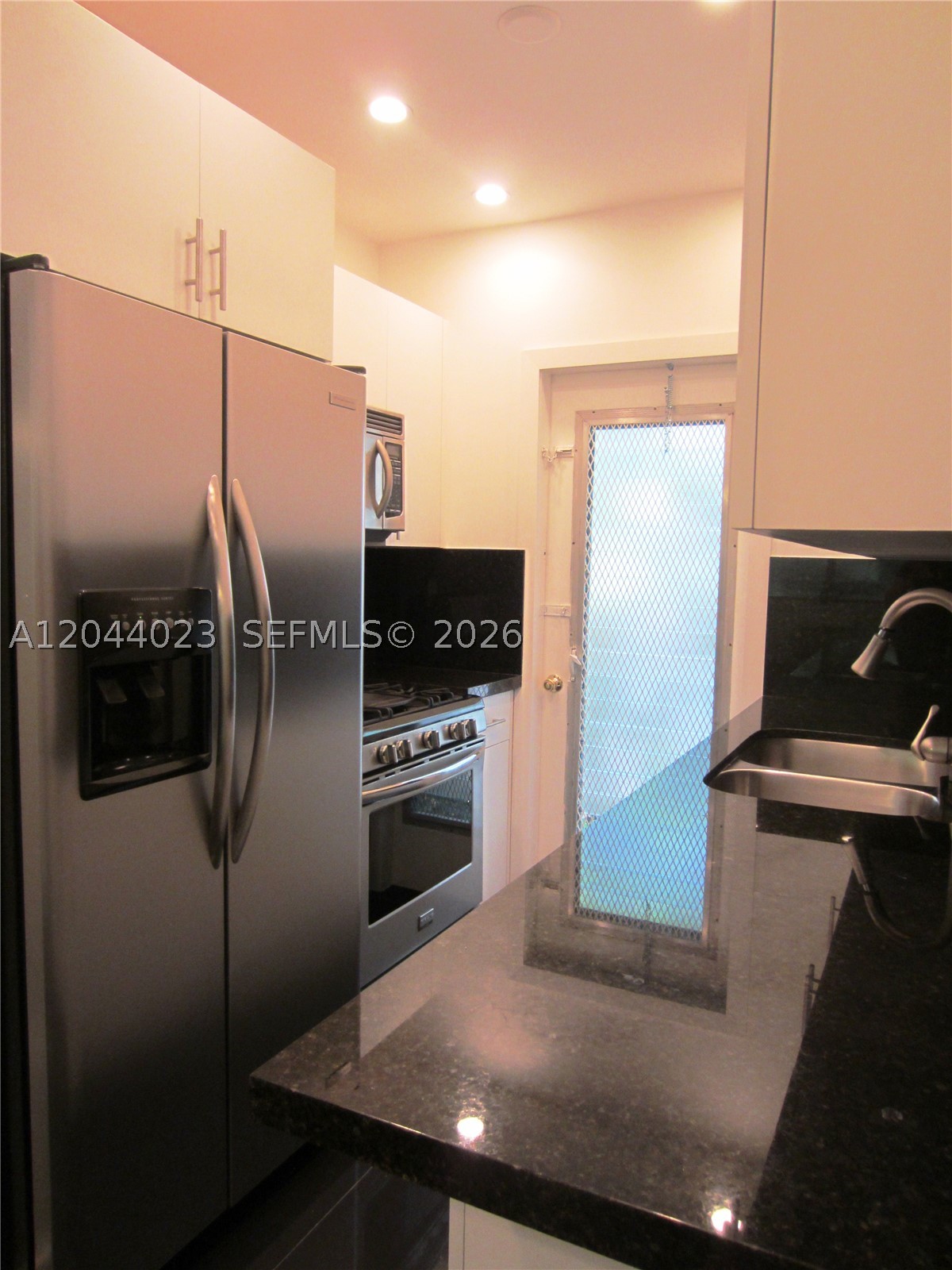 THE BEVERLY ARMS CONDO - Residential Lease