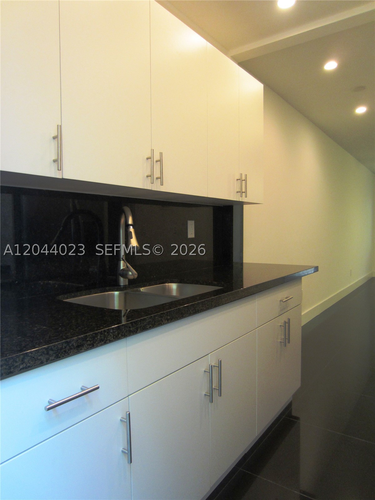 THE BEVERLY ARMS CONDO - Residential Lease