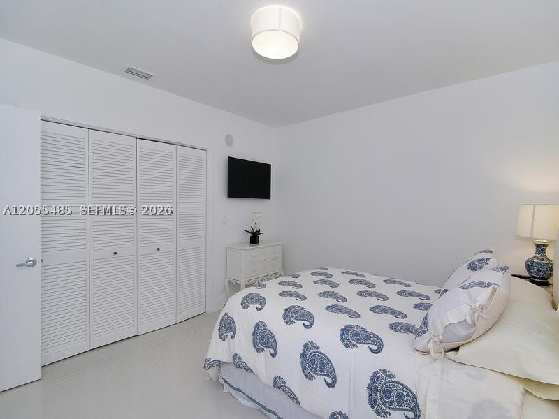 BISCAYNE POINT - Residential Lease