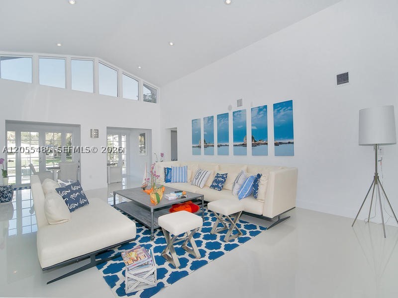 BISCAYNE POINT - Residential Lease