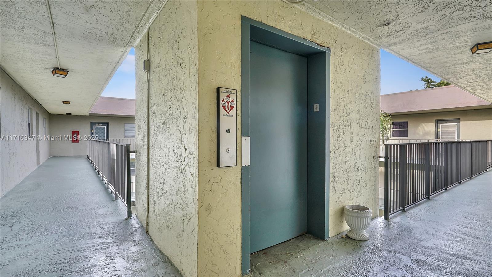 COURTYARDS OF BROWARD CON - Residential