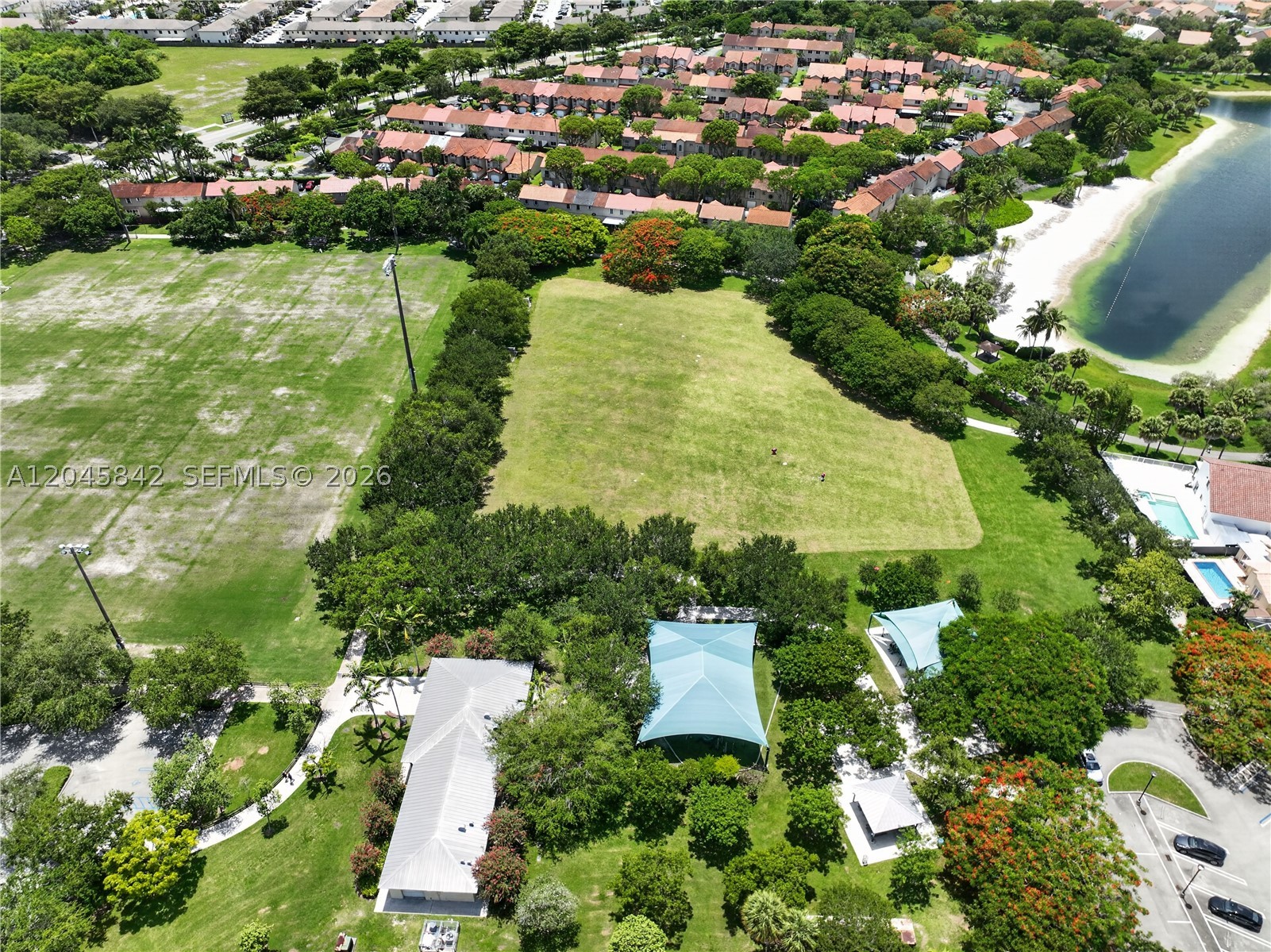 VILLAS AT THE HAMMOCKS CO - Residential