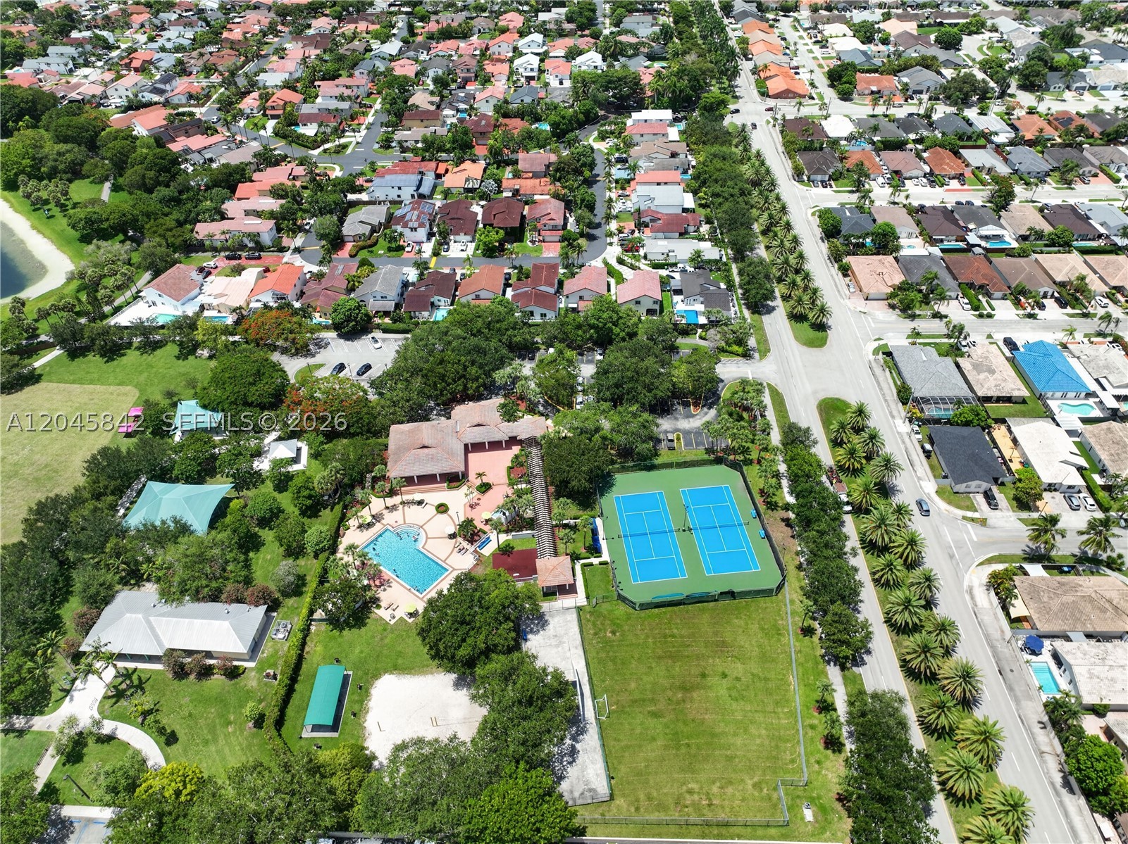 VILLAS AT THE HAMMOCKS CO - Residential