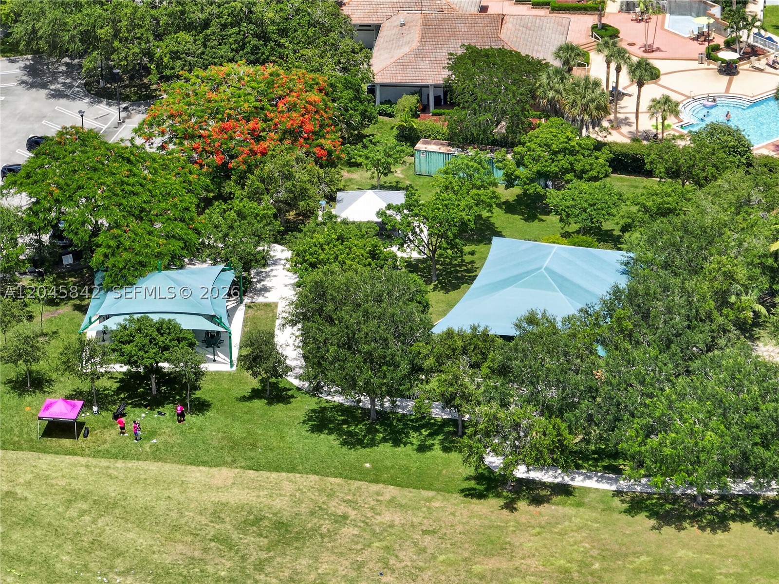 VILLAS AT THE HAMMOCKS CO - Residential