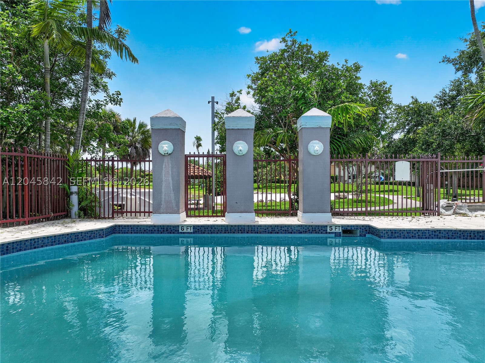 VILLAS AT THE HAMMOCKS CO - Residential