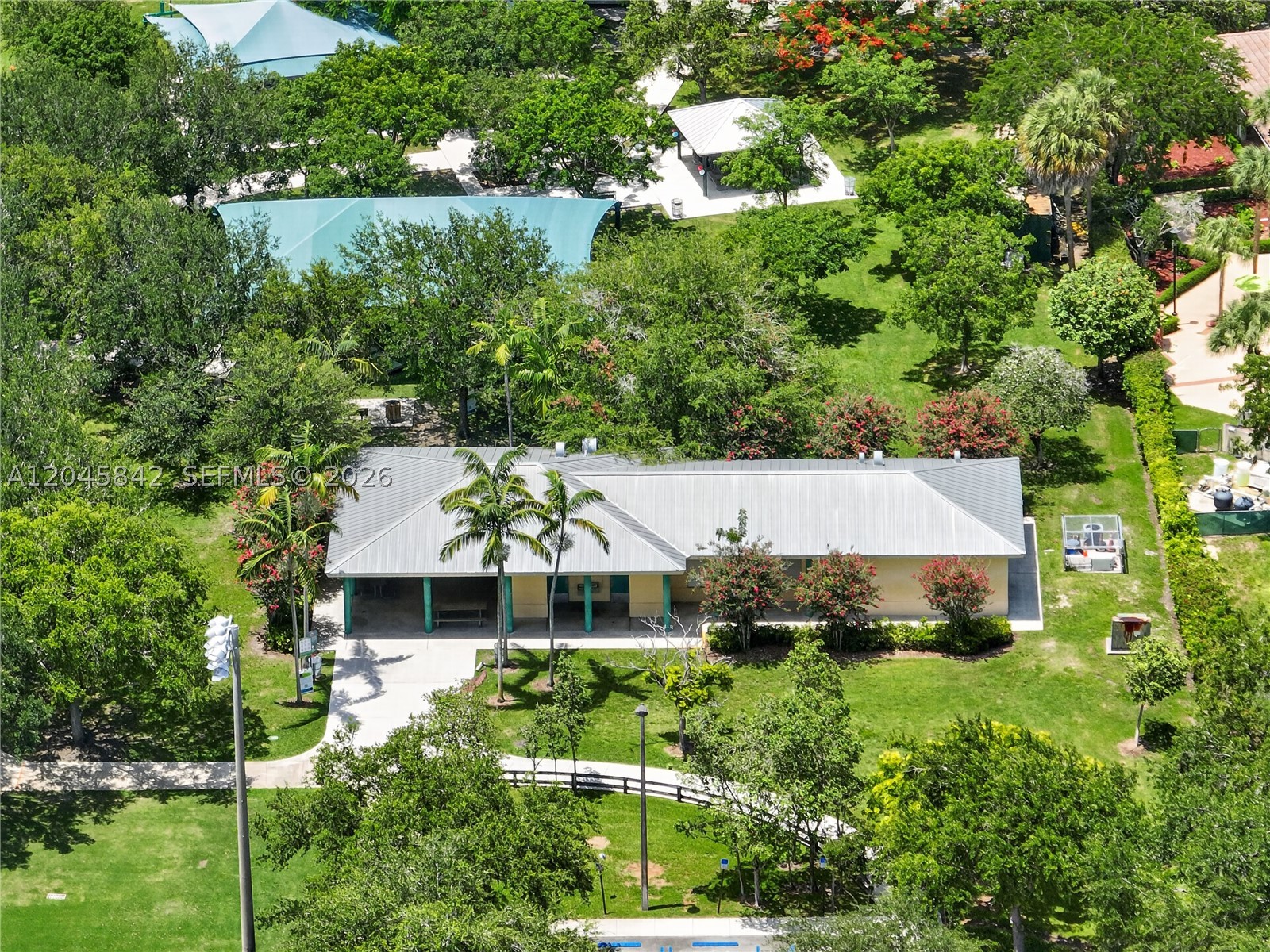 VILLAS AT THE HAMMOCKS CO - Residential