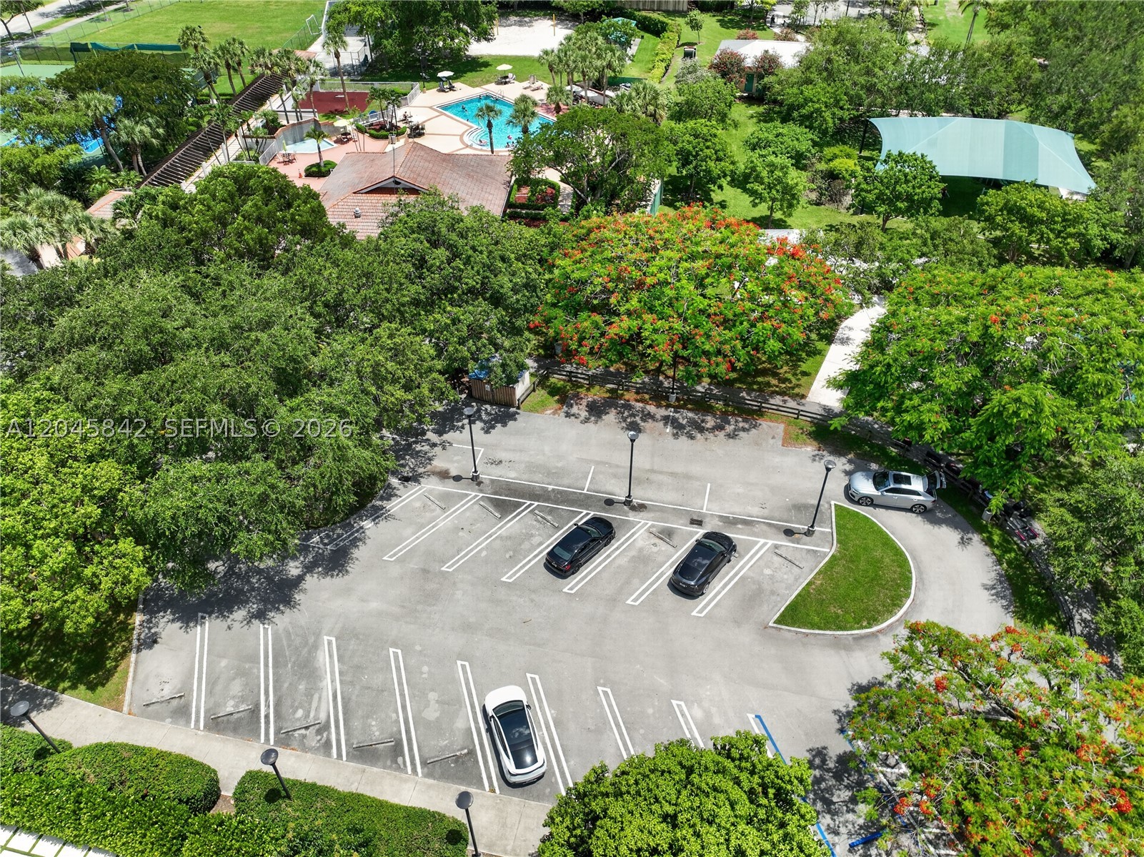 VILLAS AT THE HAMMOCKS CO - Residential