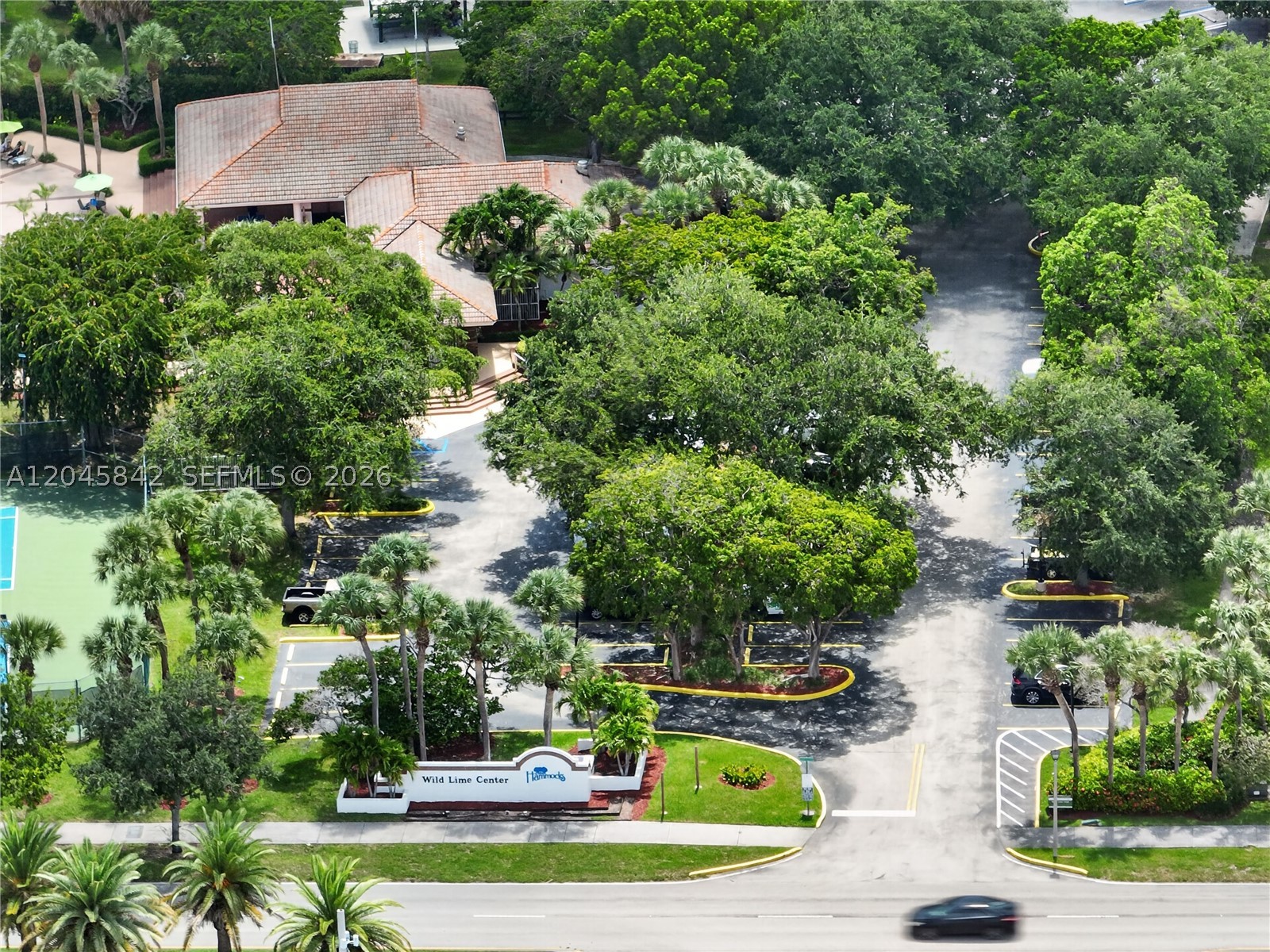 VILLAS AT THE HAMMOCKS CO - Residential