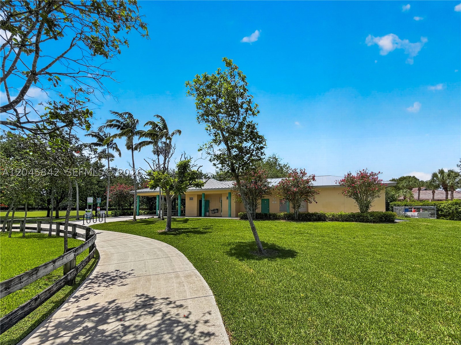 VILLAS AT THE HAMMOCKS CO - Residential