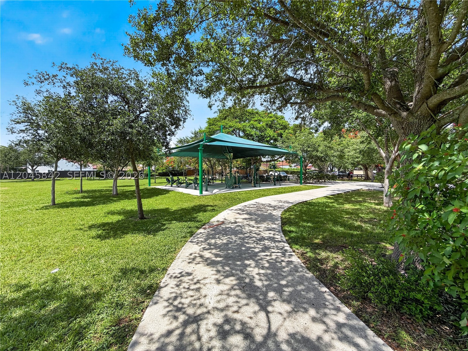 VILLAS AT THE HAMMOCKS CO - Residential