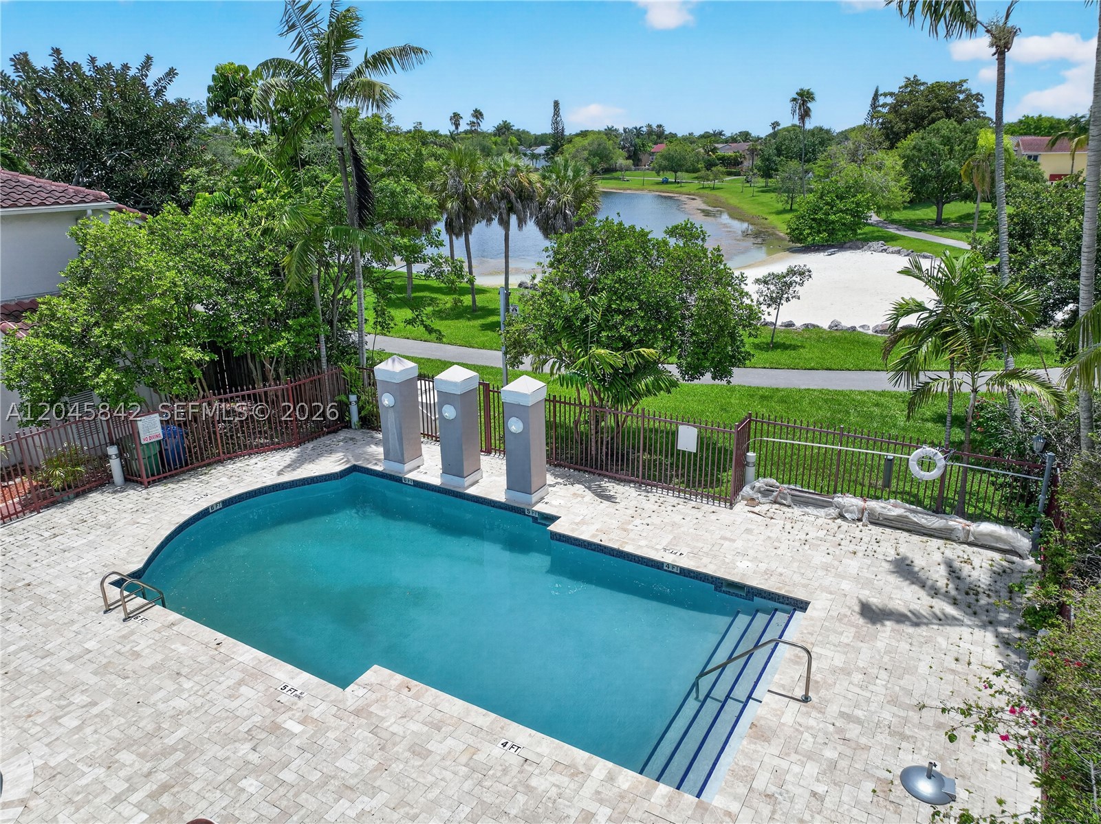 VILLAS AT THE HAMMOCKS CO - Residential