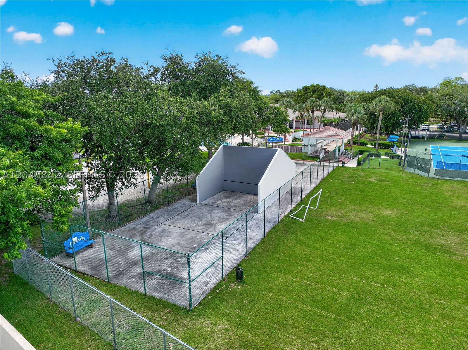 VILLAS AT THE HAMMOCKS CO - Residential