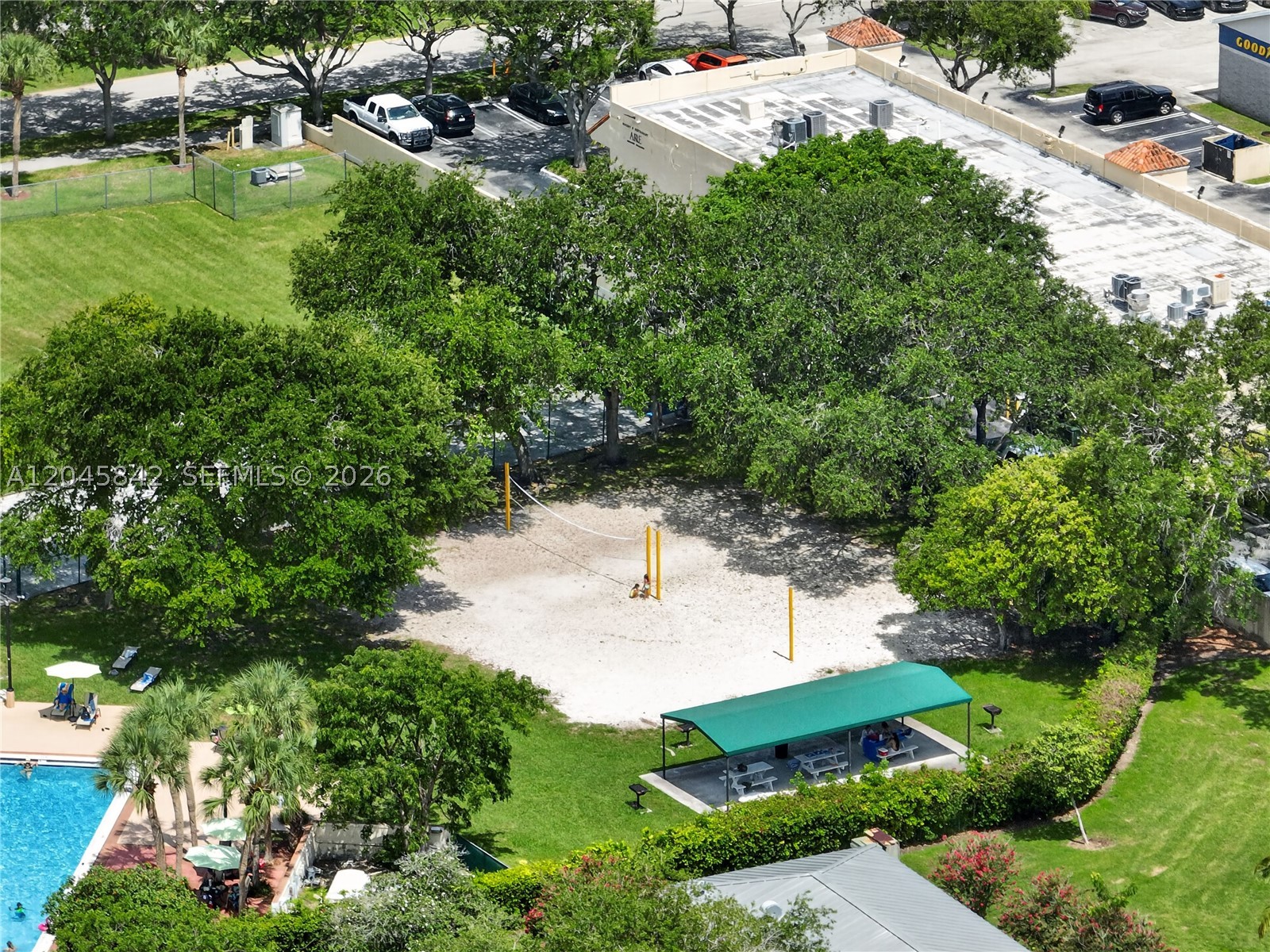 VILLAS AT THE HAMMOCKS CO - Residential