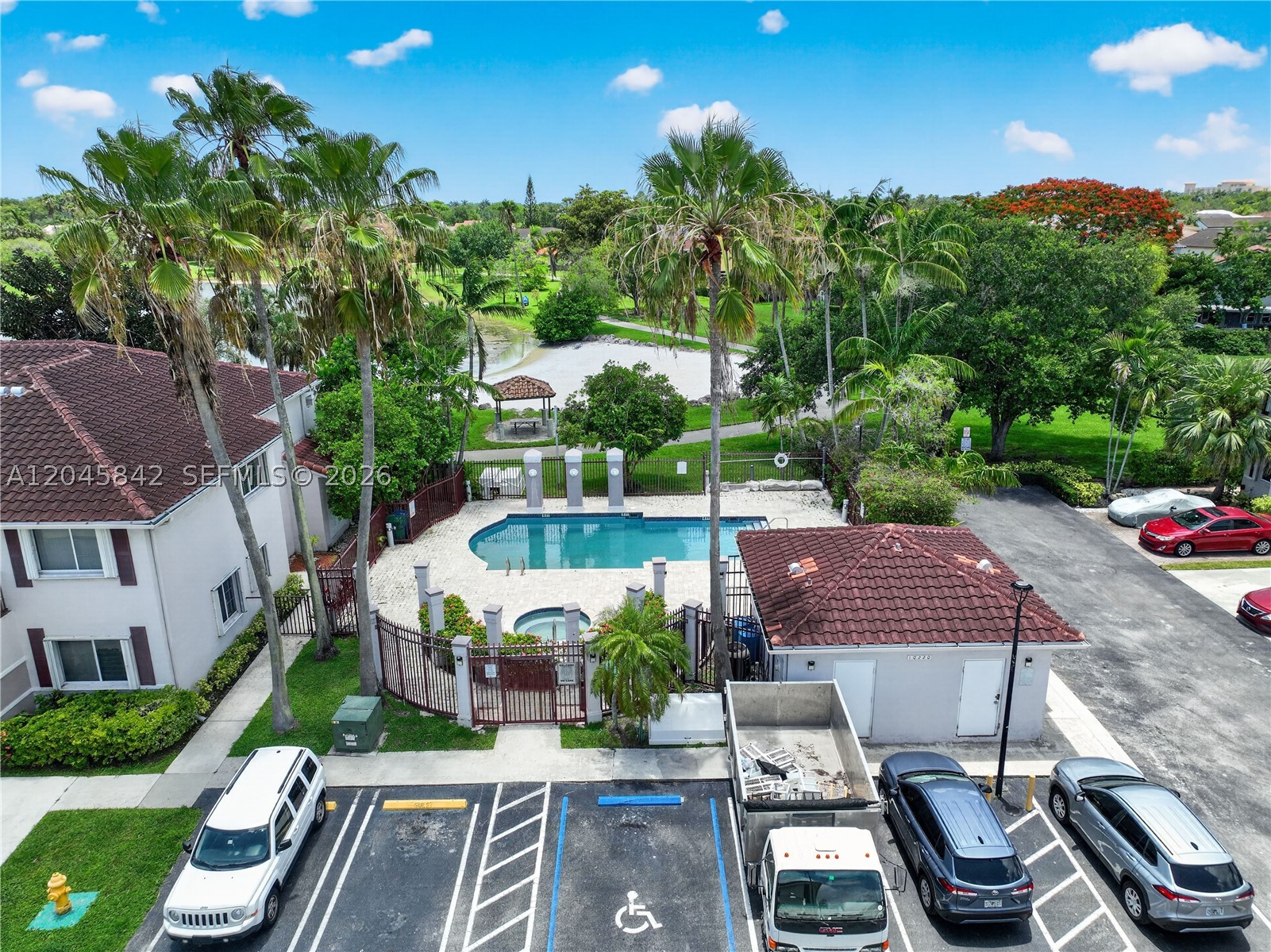 VILLAS AT THE HAMMOCKS CO - Residential