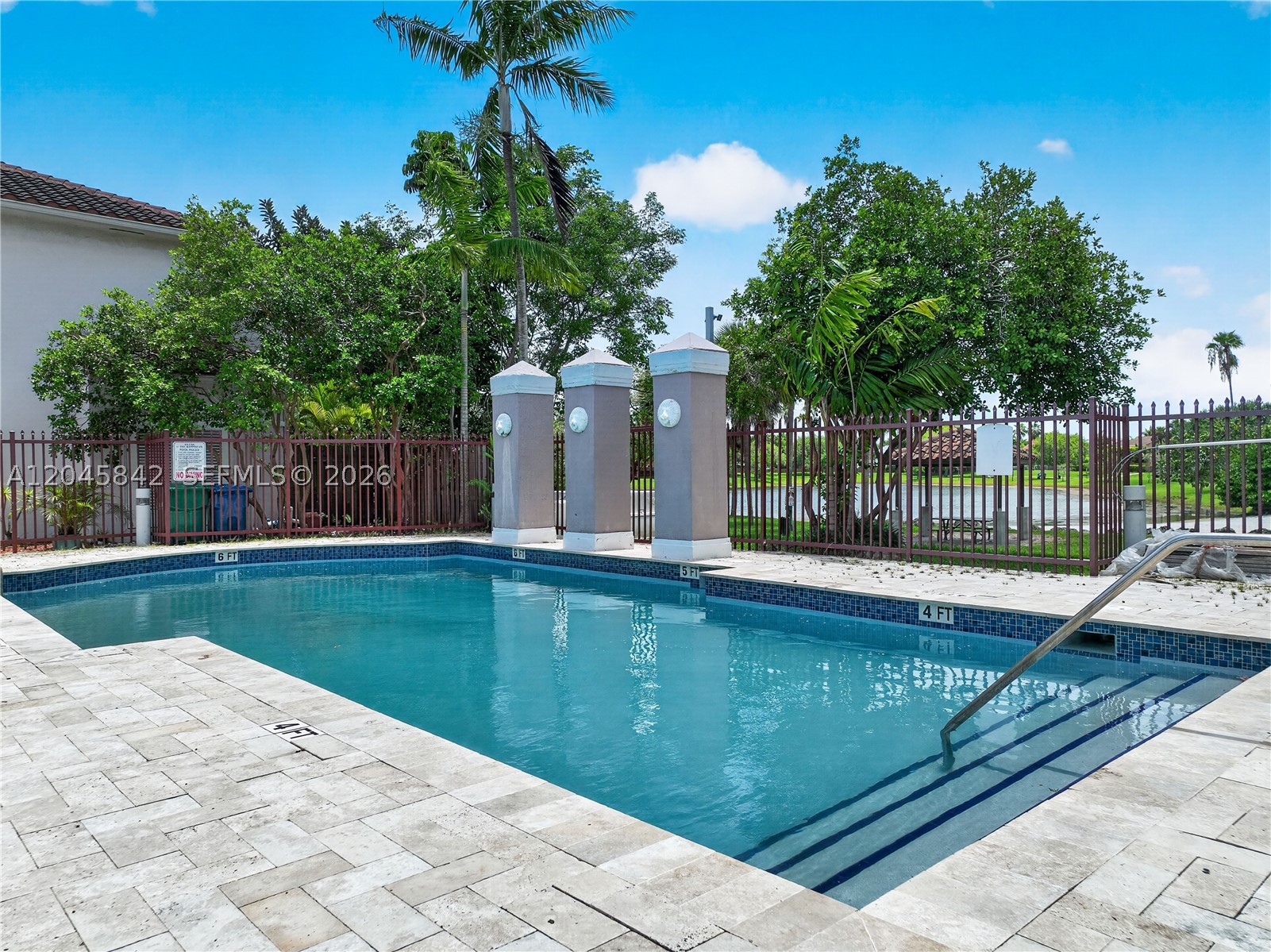 VILLAS AT THE HAMMOCKS CO - Residential