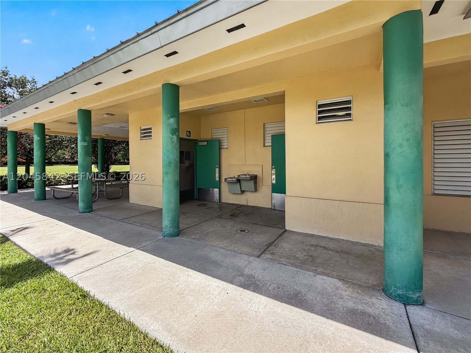 VILLAS AT THE HAMMOCKS CO - Residential