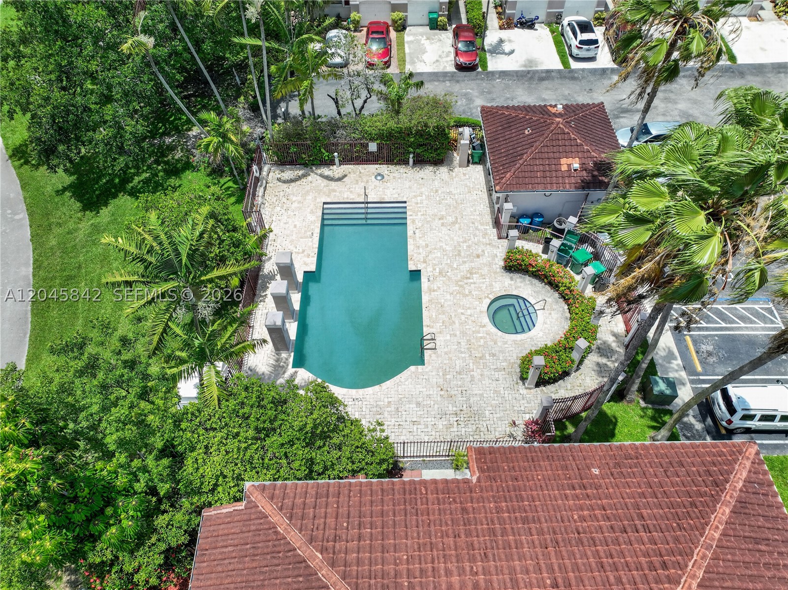 VILLAS AT THE HAMMOCKS CO - Residential
