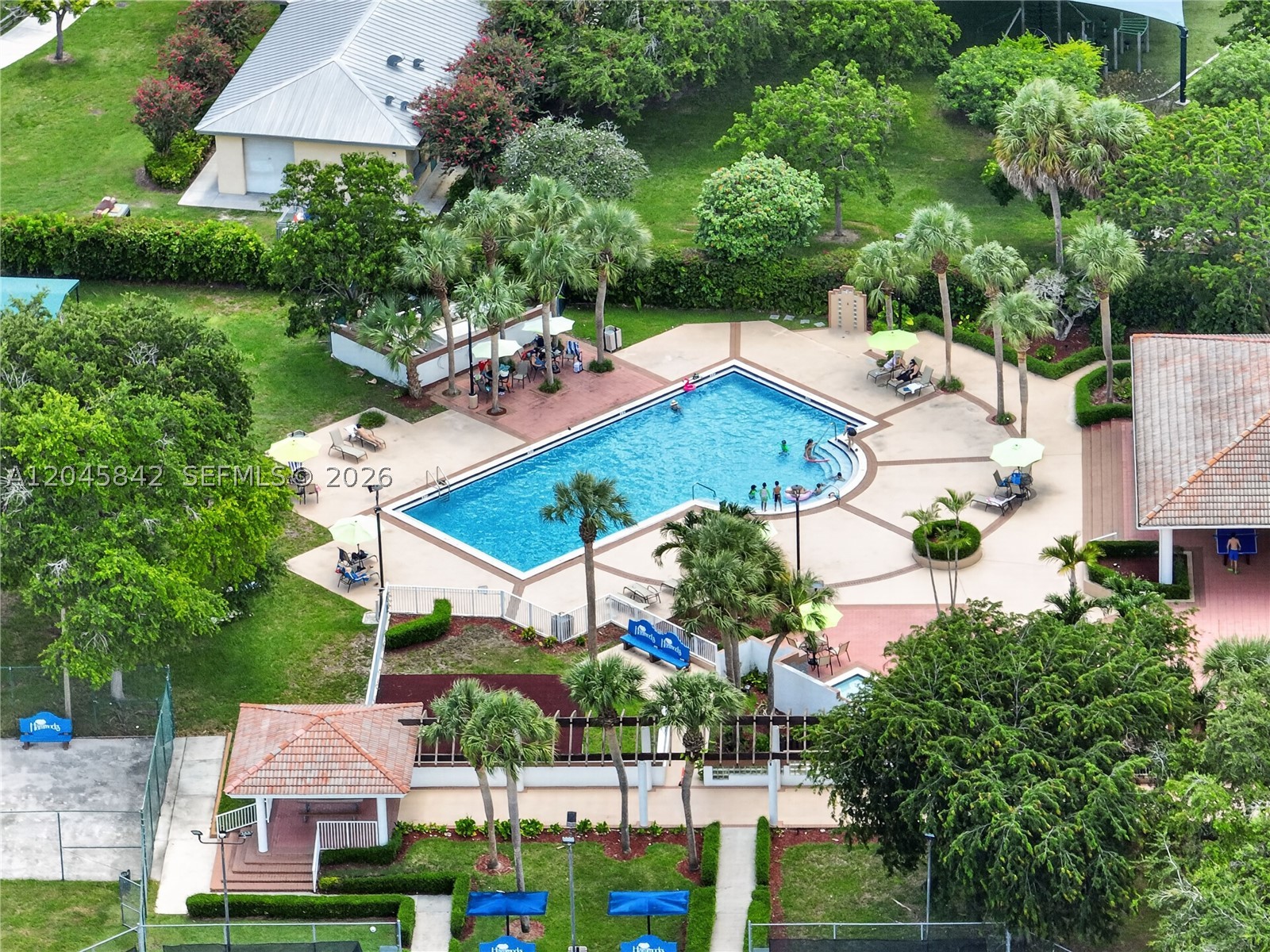 VILLAS AT THE HAMMOCKS CO - Residential