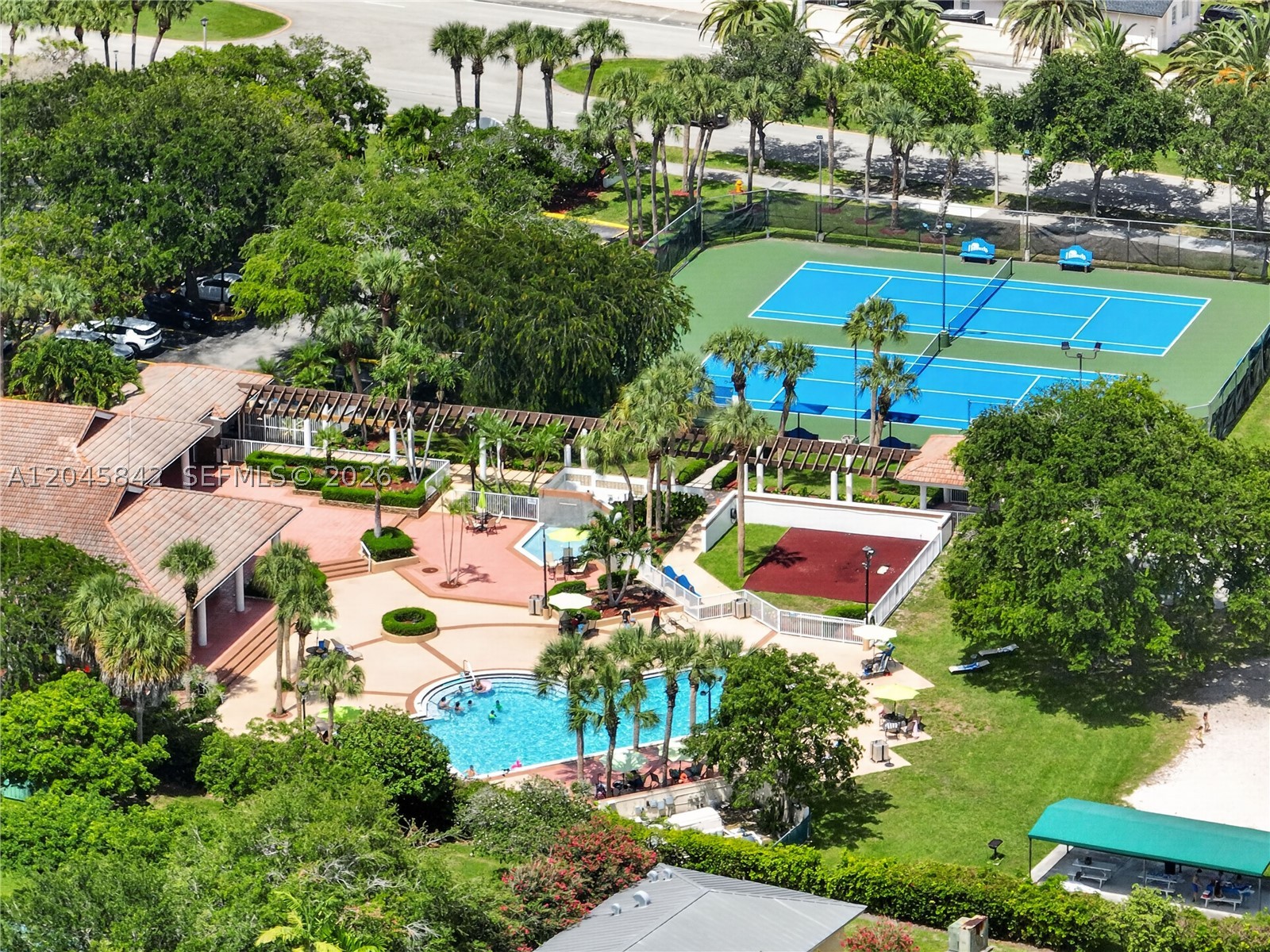 VILLAS AT THE HAMMOCKS CO - Residential
