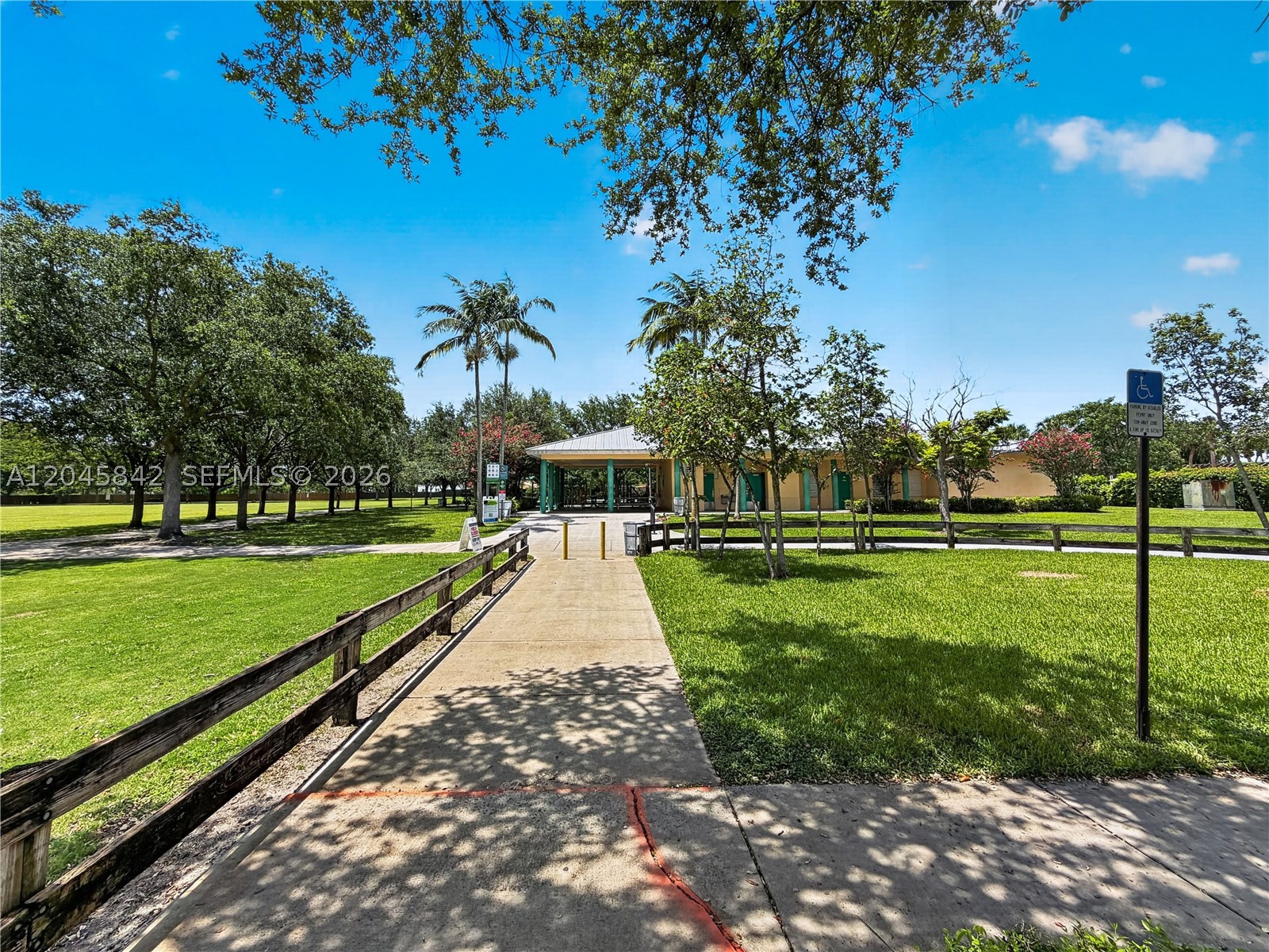 VILLAS AT THE HAMMOCKS CO - Residential