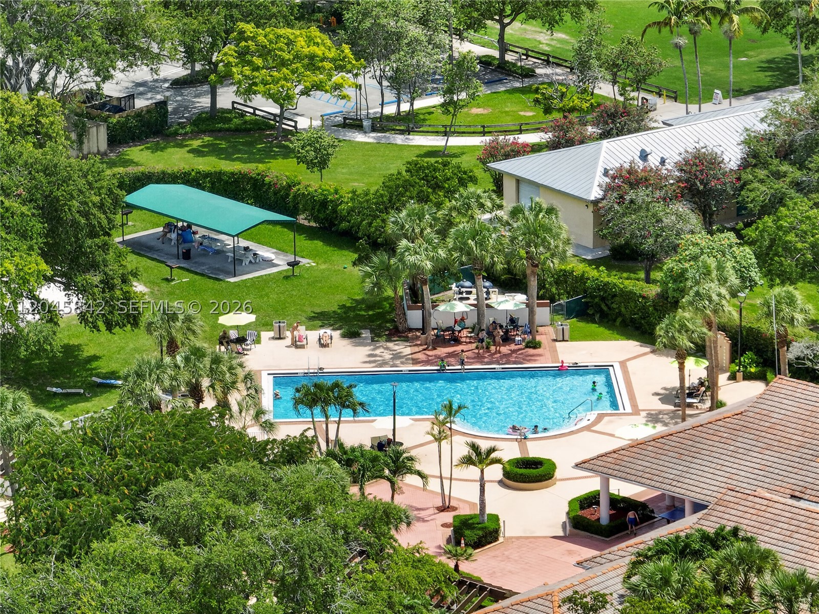 VILLAS AT THE HAMMOCKS CO - Residential
