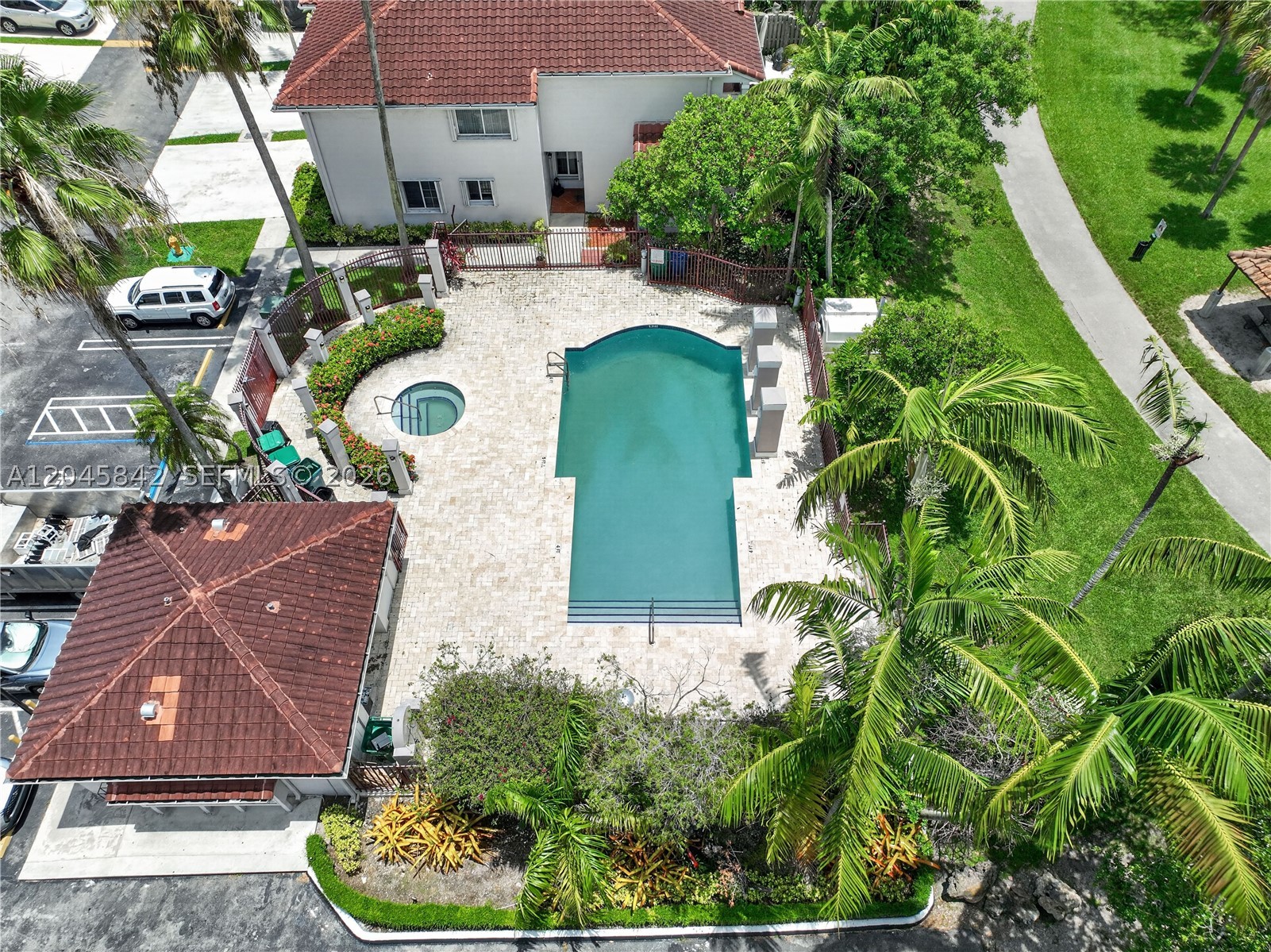 VILLAS AT THE HAMMOCKS CO - Residential