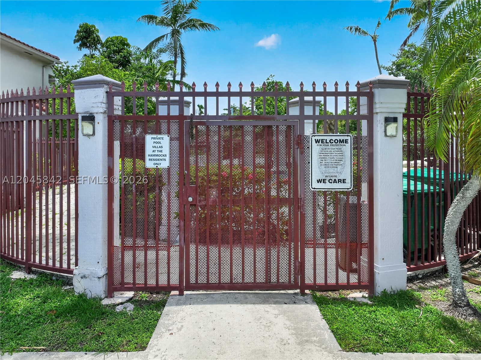 VILLAS AT THE HAMMOCKS CO - Residential