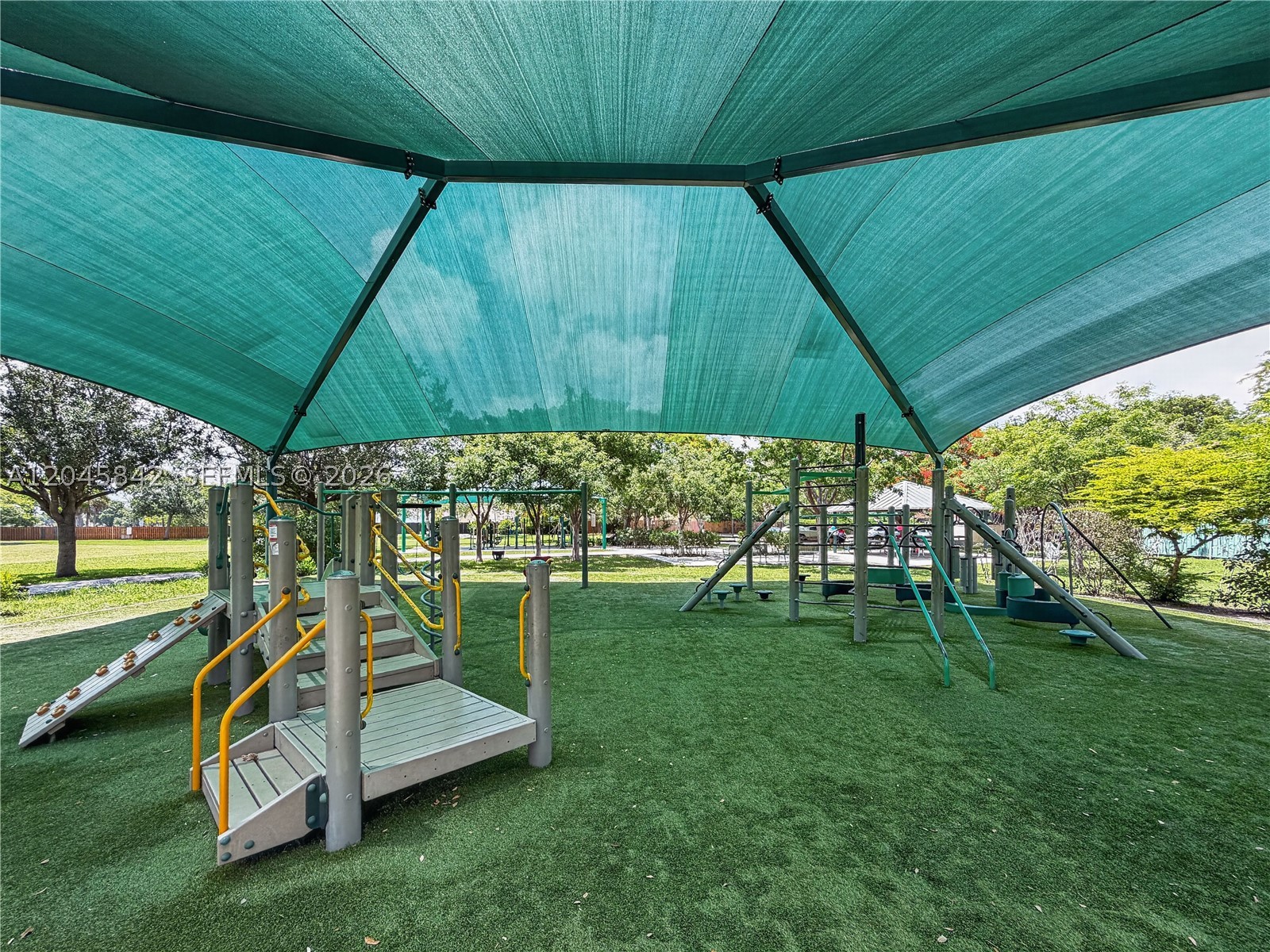 VILLAS AT THE HAMMOCKS CO - Residential