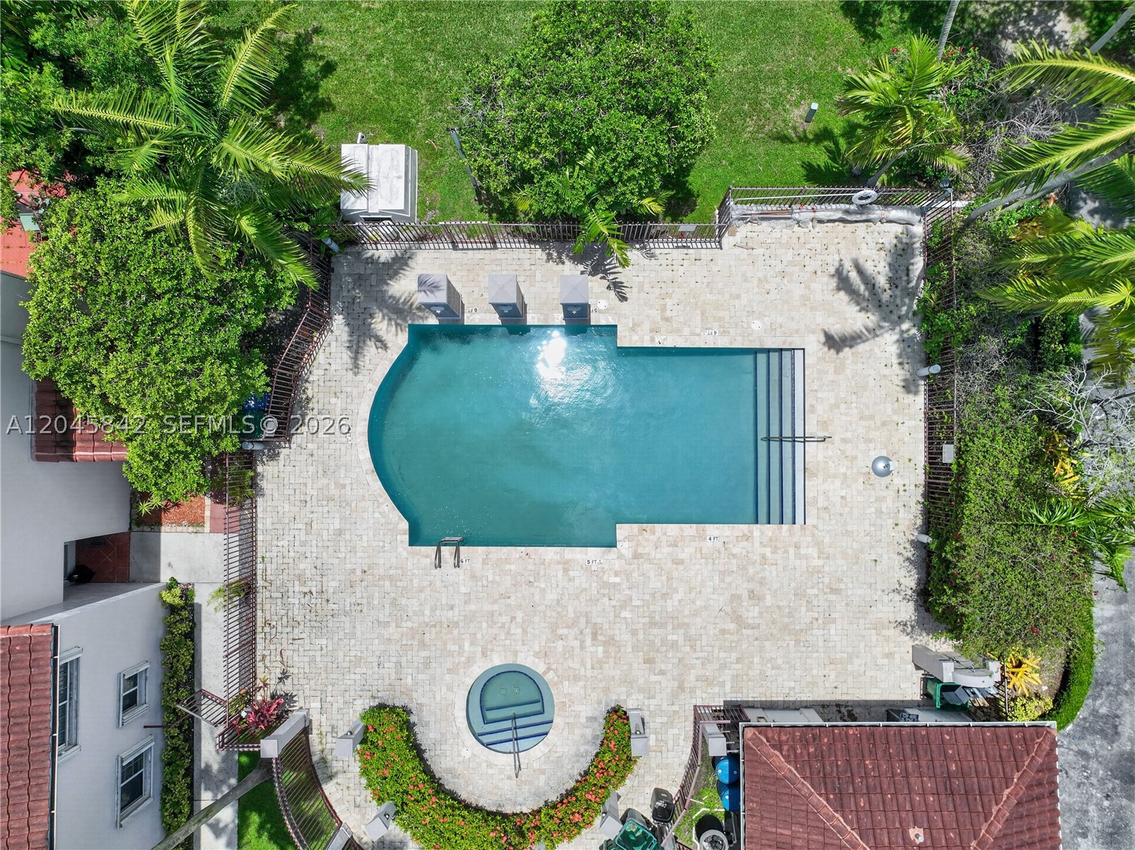 VILLAS AT THE HAMMOCKS CO - Residential
