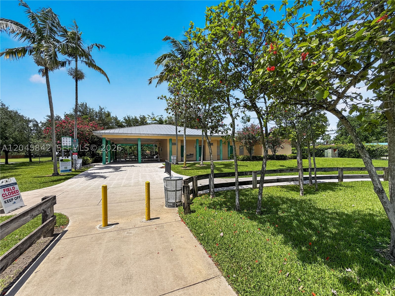 VILLAS AT THE HAMMOCKS CO - Residential
