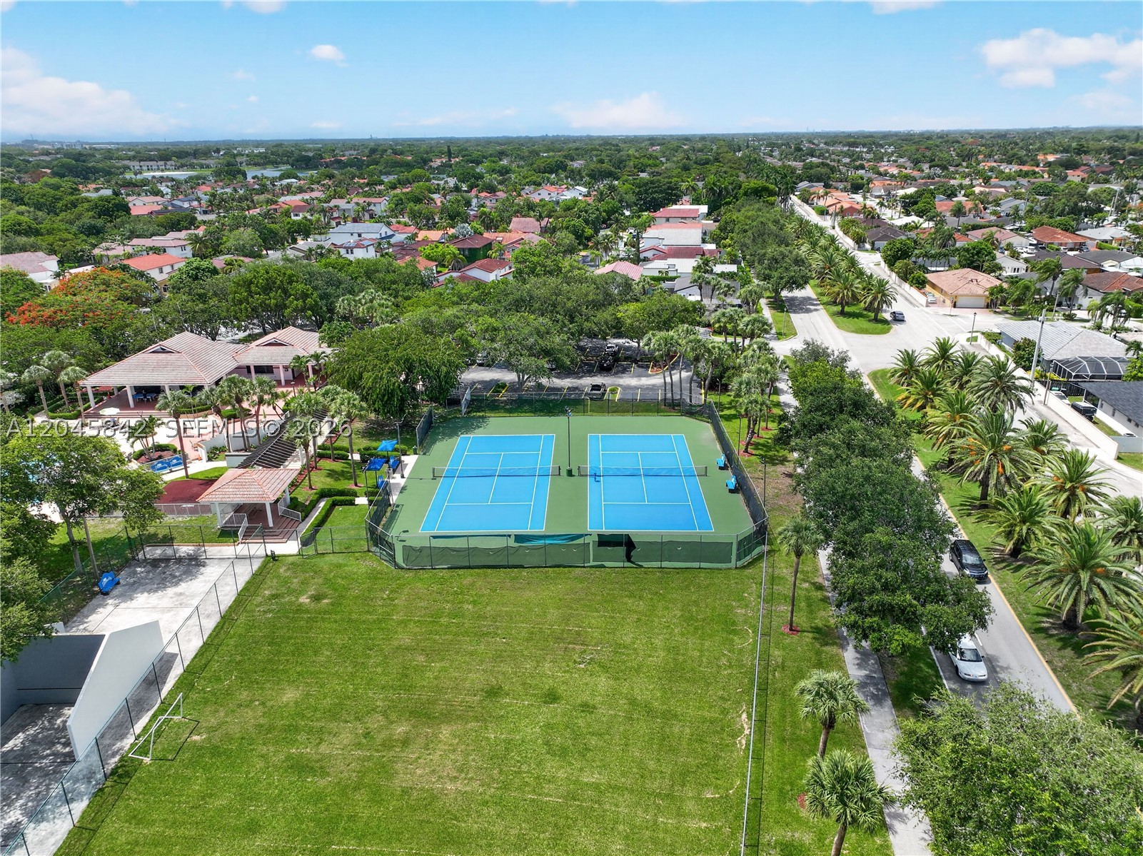 VILLAS AT THE HAMMOCKS CO - Residential